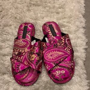 Banana Republic Fuchsia Paisley Slippers